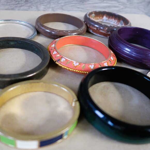 Vintage Bangle Bracelet 9 Pc Enamel Gold Tone 1 Monet Included Stackable Bundle - Picture 11 of 11